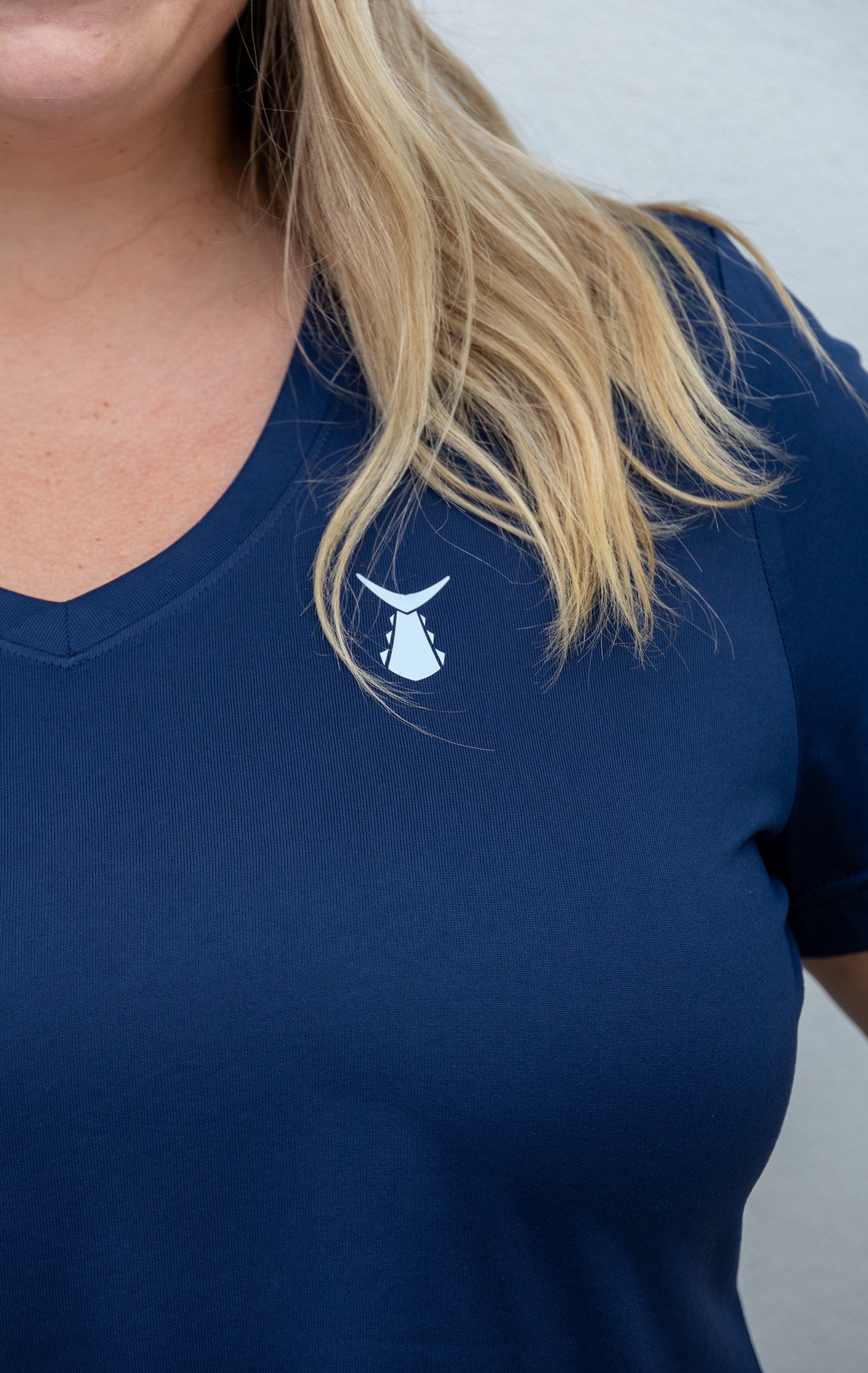 Women's Echo Performance Short Sleeve V-Neck | Navy - Image 4